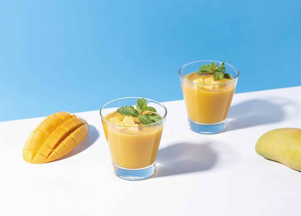 Qual è la ricetta per una mousse di mango con coulis di frutti di passione?
